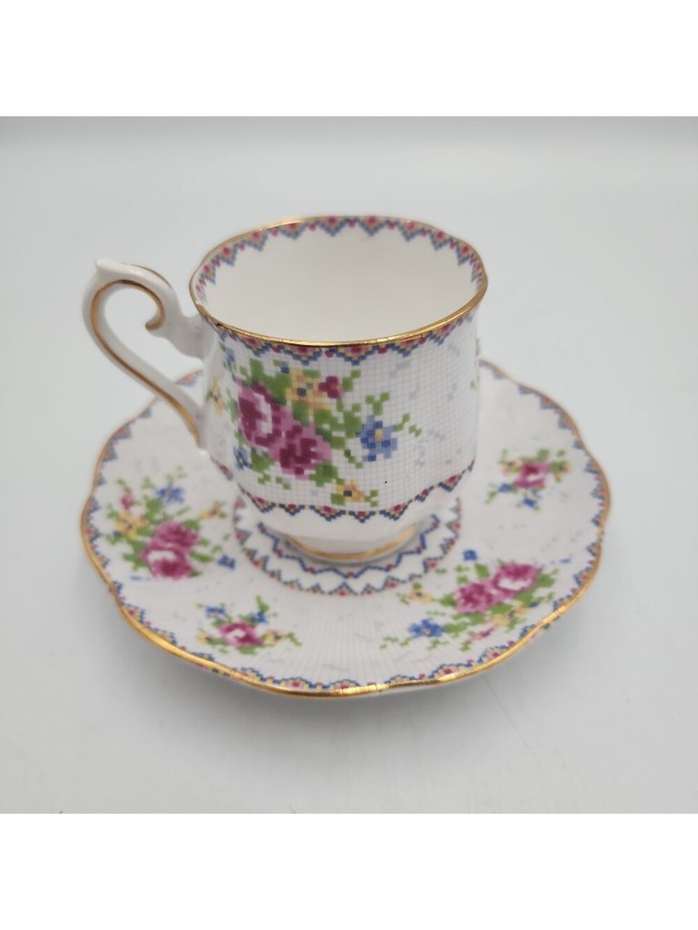 Royal Albert England Bone China Tea Cup & Saucer Petit Point No 778676